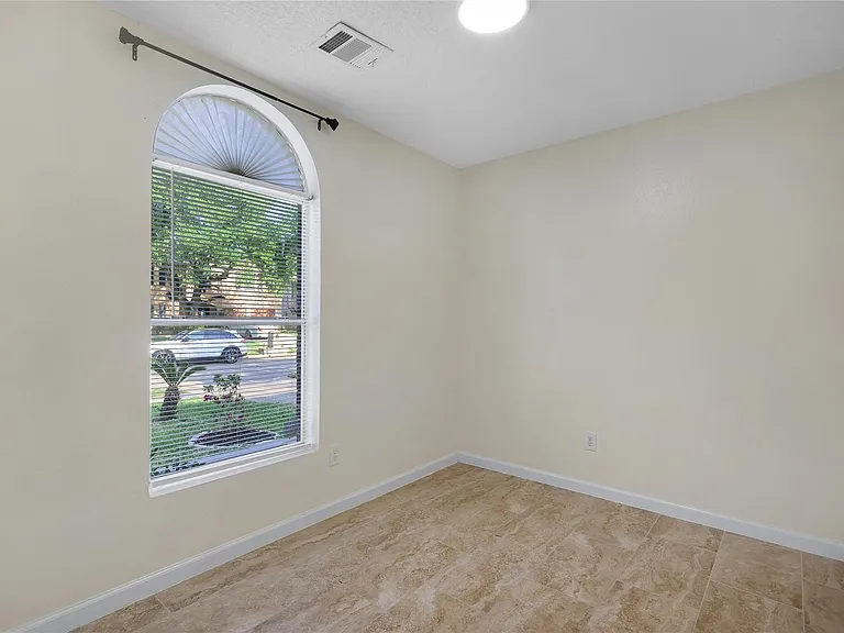 1117 Willersley Ln — Photo 4