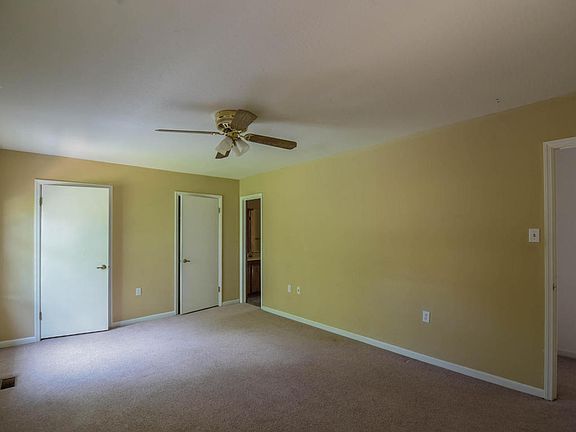 3rd image of 113 Brookwood Ln