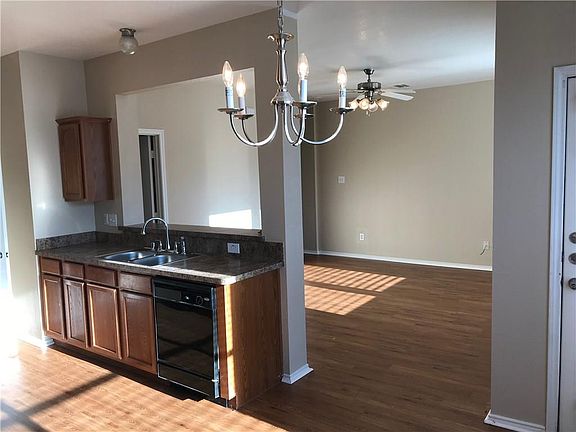 4th image of 2150 Stonebrook Ln