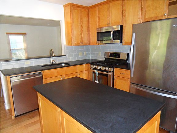 3rd image of 501 Hammack Dr
