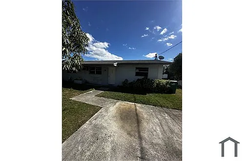 10452 SW 177th St Photo 1