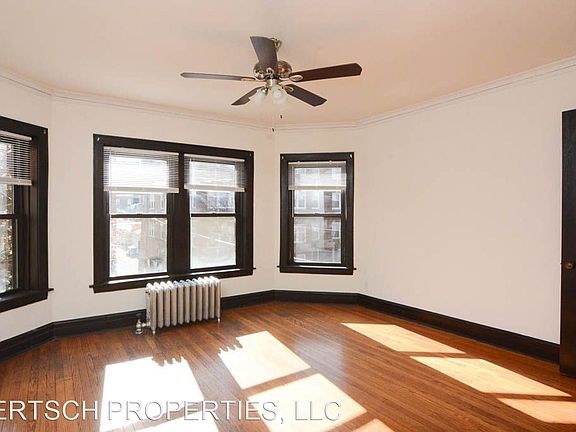 3rd image of 2538 W Sunnyside Ave #2