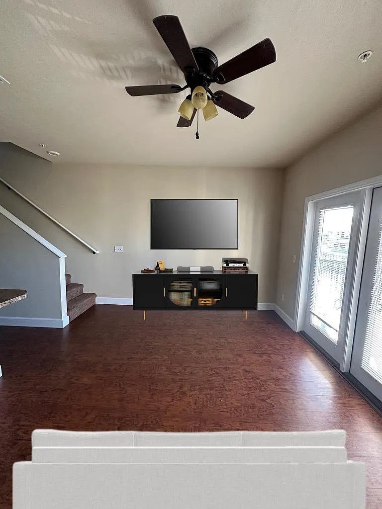 3 bed, 1200 sqft, $1,900 — Photo 1