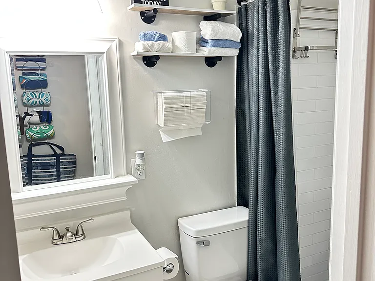 7507 Kenwood Rd — Photo 10
