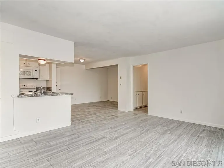 962 Loring St #2B — Photo 7
