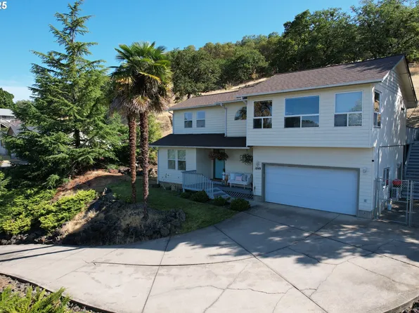 1849 NE Todd St, Roseburg, OR 97470