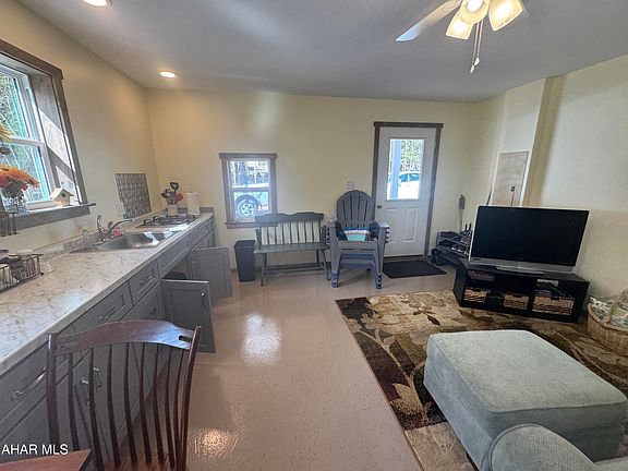 5th image of 773 Church Hill Rd