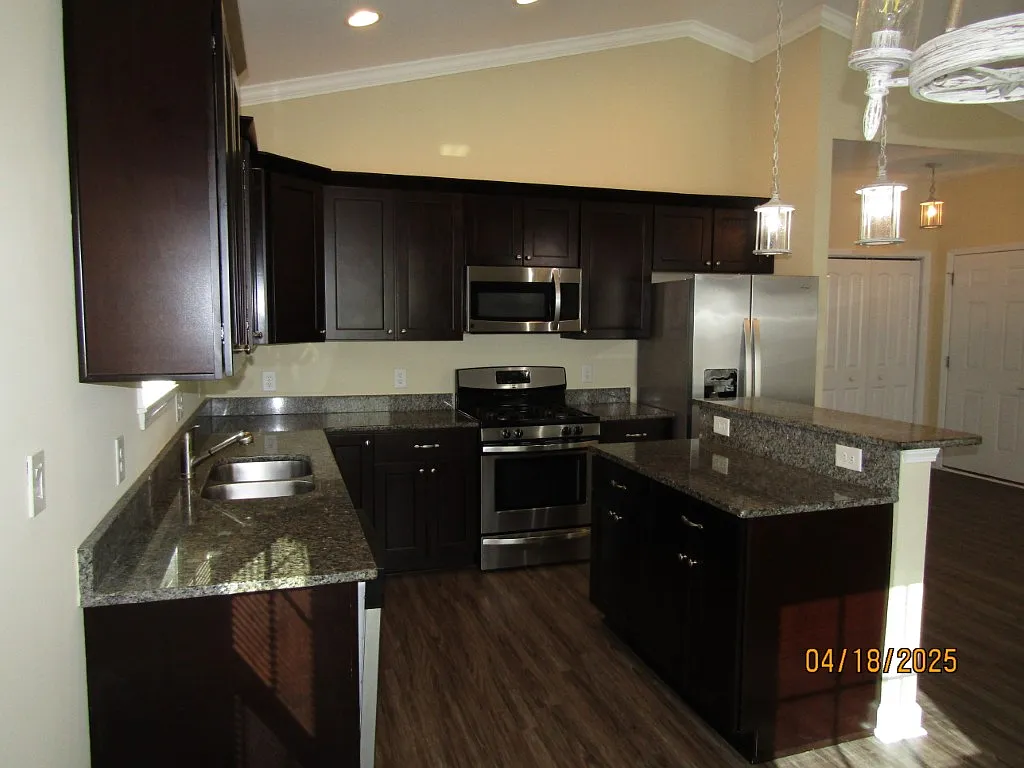 3 bed, 1430 sqft, $1,895 — Photo 3