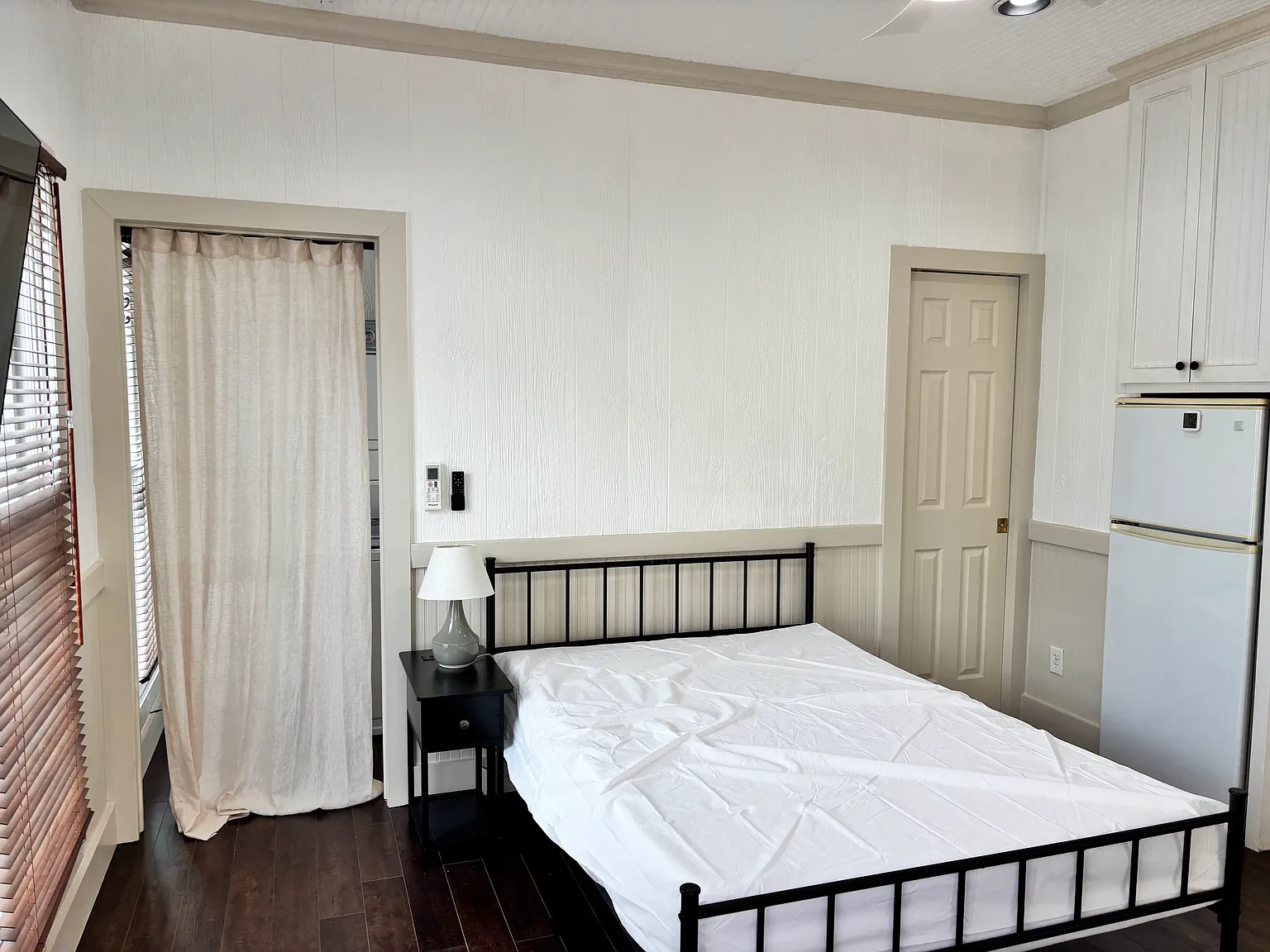 Studio, 240 sqft, $1,150 — Photo 4