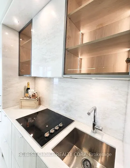 11 Yorkville Ave #5301 — Photo 15