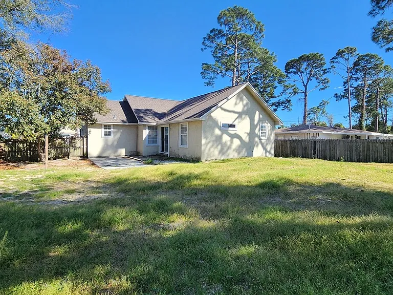 2318 Beech St — Photo 2
