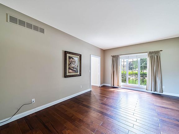 5th image of 51421 Amesburry Way