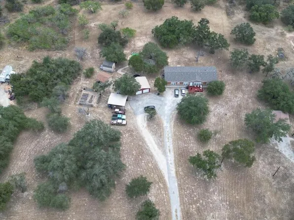 277 County Road 7812, Natalia, TX 78059