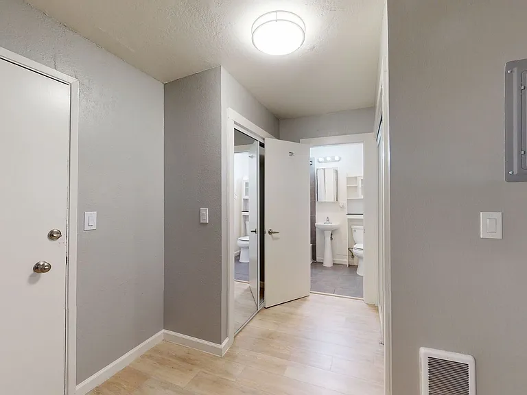 351 Lester Ave — Photo 22