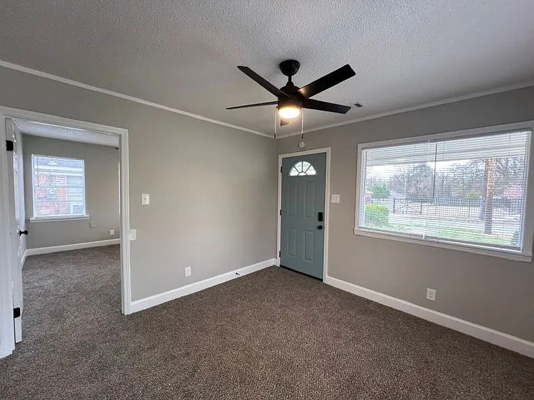 2724 Enterprise Ave — Photo 7