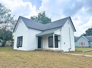 412 N Clements St, Gainesville, TX 76240