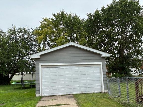 4th image of 916 Ingersoll Pl