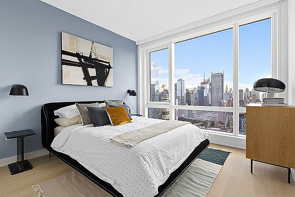 1st image of 555 38th St APT 701