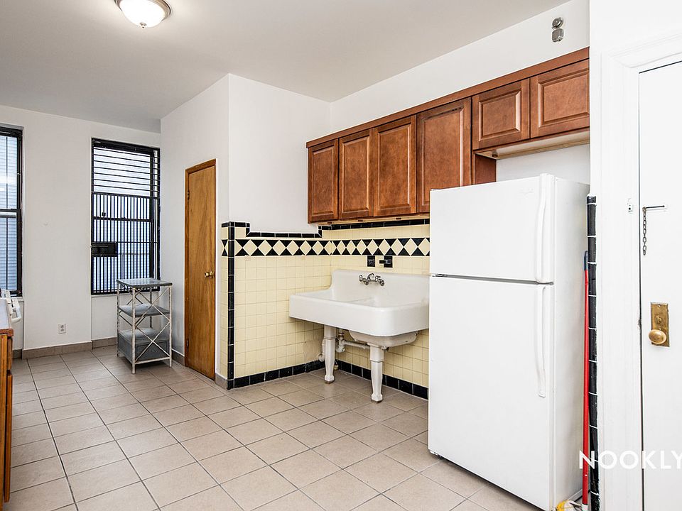 1st image of 160 Wilson Ave APT 2L