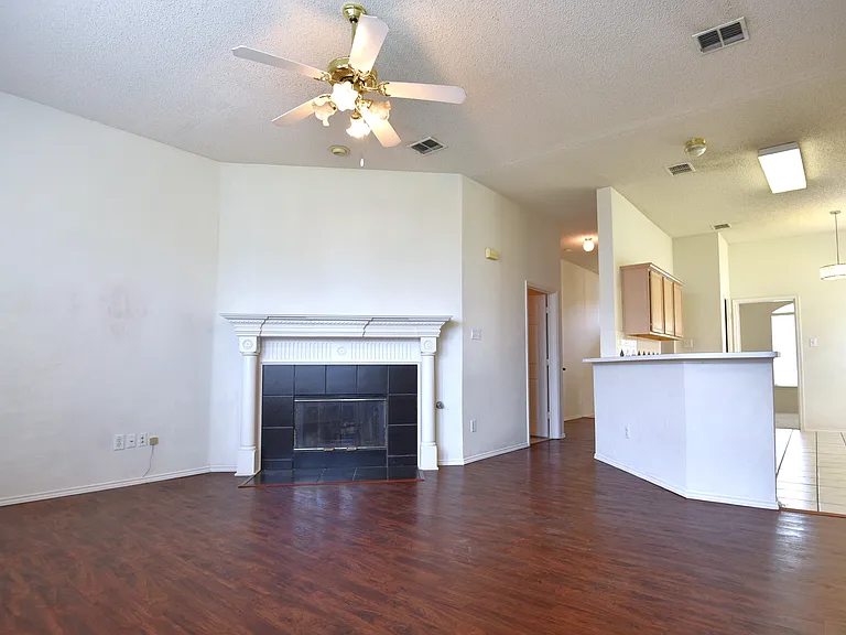 9700 Summer Dr — Photo 8