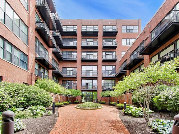 3rd image of 2323 W Pershing Rd APT 609