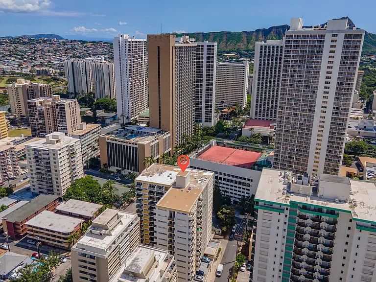 Kuhio Ave — Photo 44
