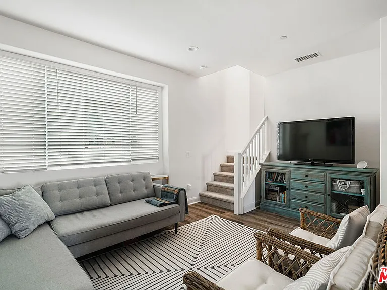 592 E Imperial Ave — Photo 15