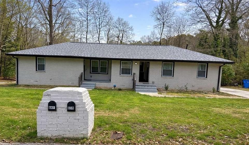 1st image of 839 Commodore Dr NW