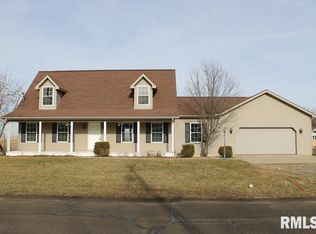 202 W 3rd Ave, Deer Creek, IL 61733