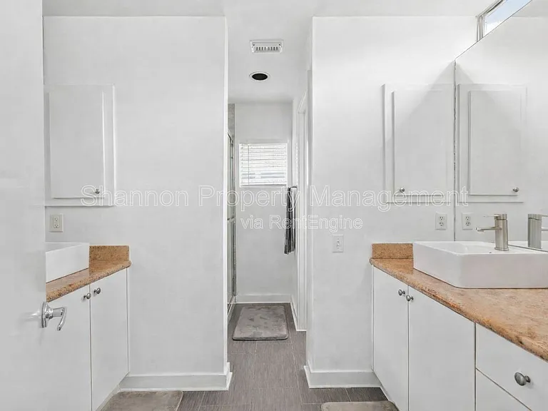 906 Andrews St — Photo 17