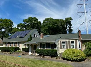 442 Carnation Dr, Shirley, NY 11967