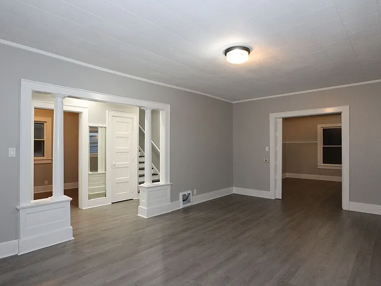904 E Clinton St — Photo 4