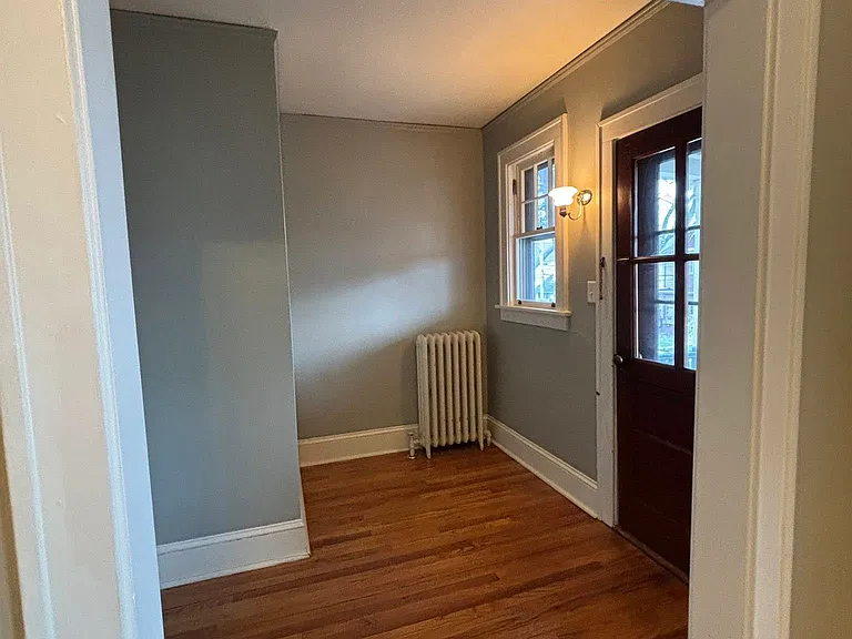 63 Grove Ave — Photo 8