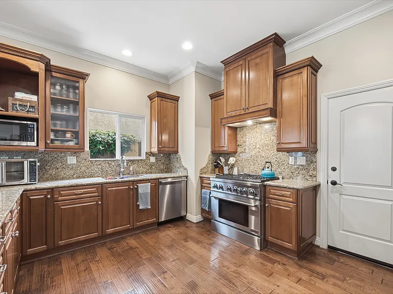 1718 Harriman Ln #B — Photo 15