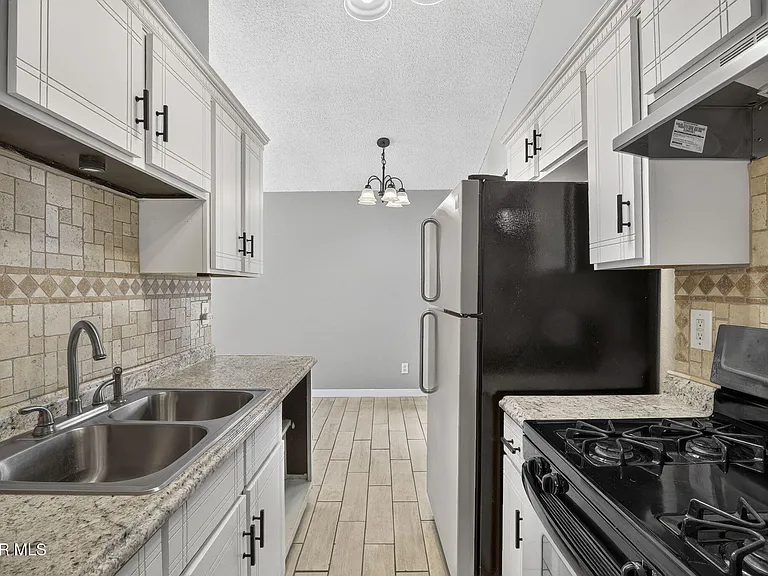 9128 Bur Oak Cir — Photo 14