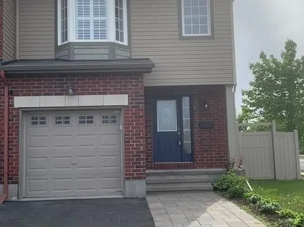 201 Kingswell St, Ottawa, ON K1T 0L1