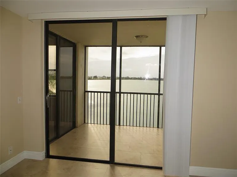 110 Lake Emerald Dr #409 — Photo 9