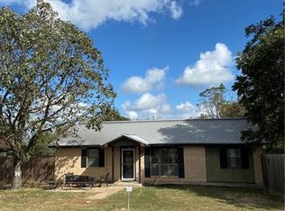 715 W Point Loop, West Pt, TX 78963