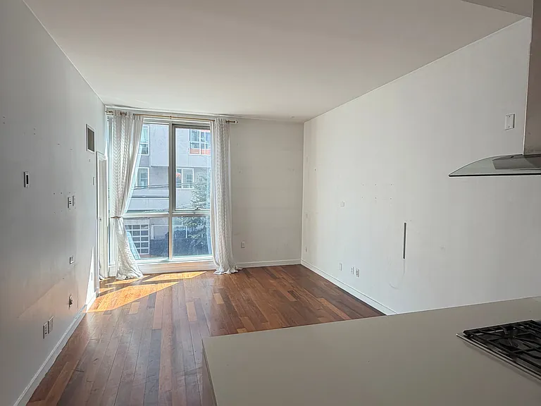 135 N 11th St #2D — Photo 4