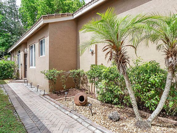 3rd image of 5024 Ibis Court