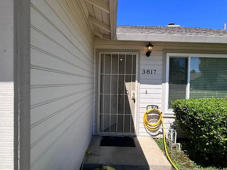 3817 Rotterdam Ave — Photo 2