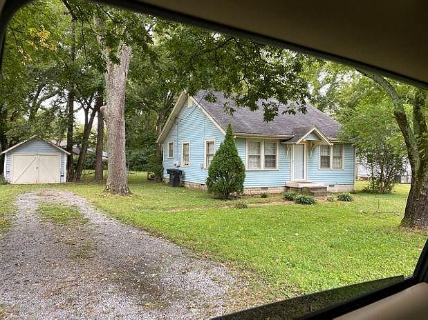 1st image of 918 Leaf Ave