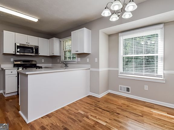 3rd image of 627 Rockborough Dr