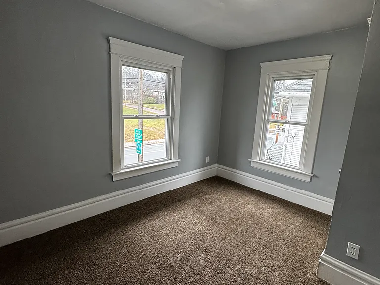 599 Rhodes Ave — Photo 11