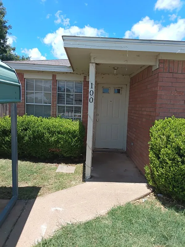 100 Bluebonnet Dr — Photo 1