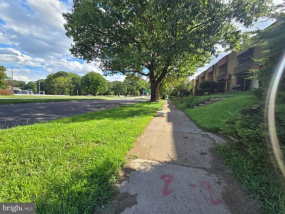 2nd image of 7528 E Roosevelt Blvd