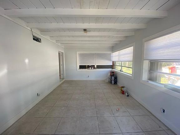 5th image of 411 SW 18th St