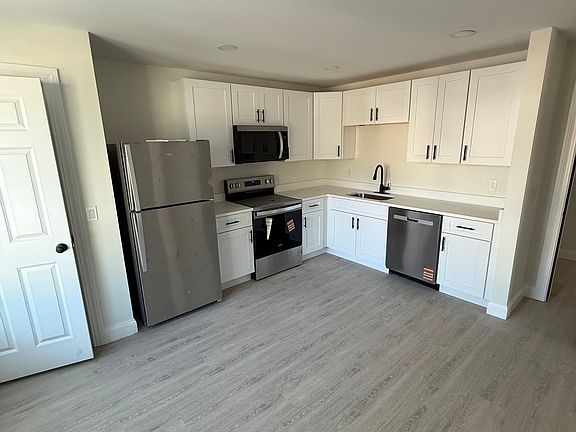 3rd image of 531 Smith St #202