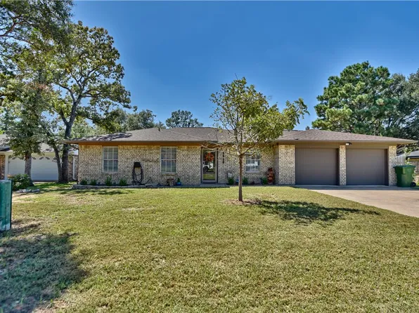 3010 Westwood Main Dr, Bryan, TX 77807