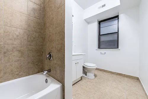5046 S Champlain Ave 612 E 51st St Chicago, IL 60615 Photo 1